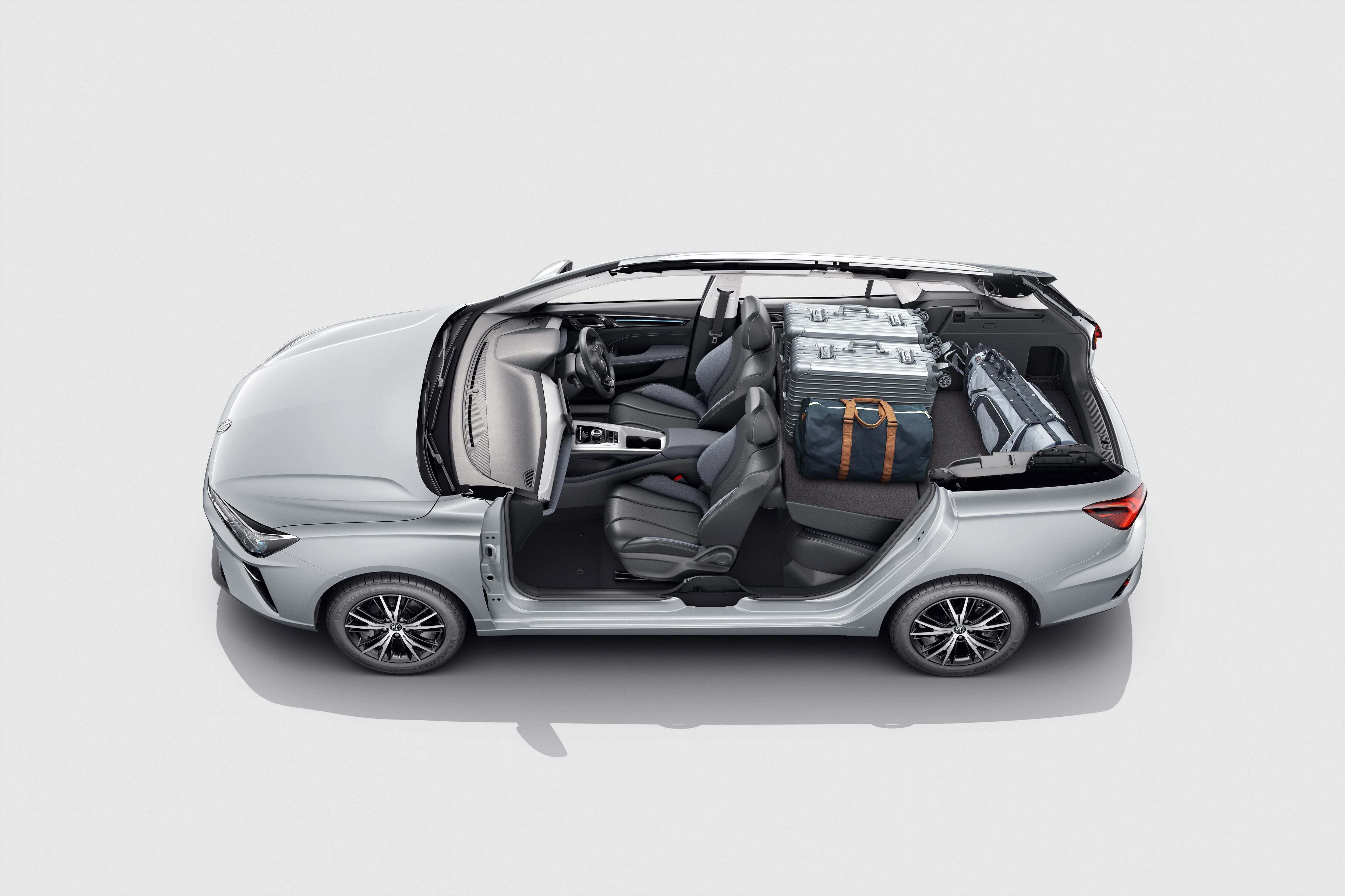 Boot volume of 578 litres to the roof